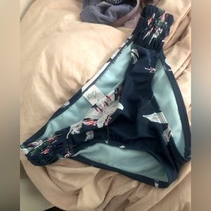 Women’s medium bikini bottoms, white lilys and blue floral, Kona Sol